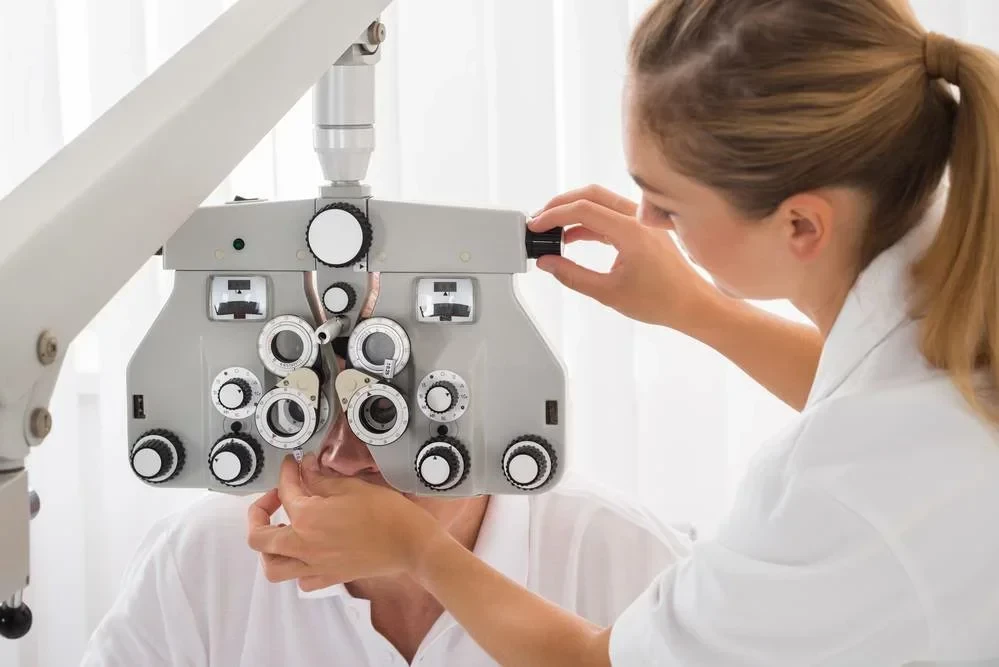 Как оптика помогает сохранить зрение